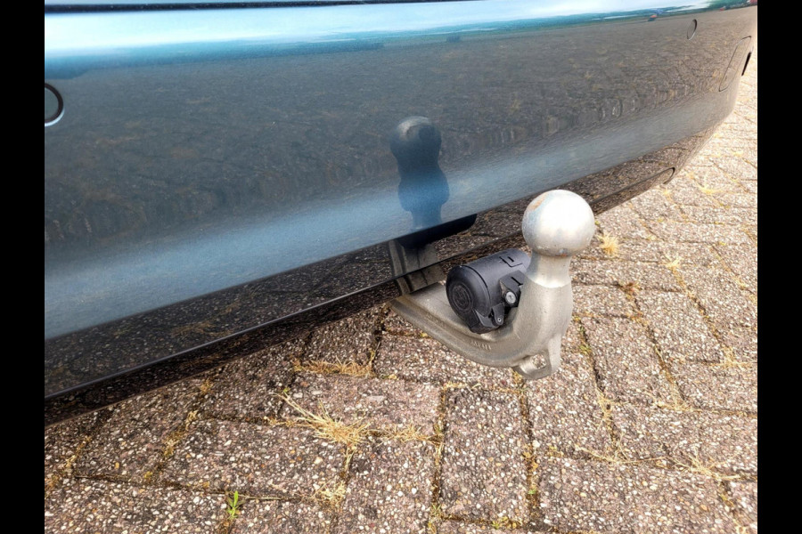 BMW 3 Serie Touring 320i Sport-Line, Camera, M-stuur, El. tr.haak (BTW, NAP, NL-auto)