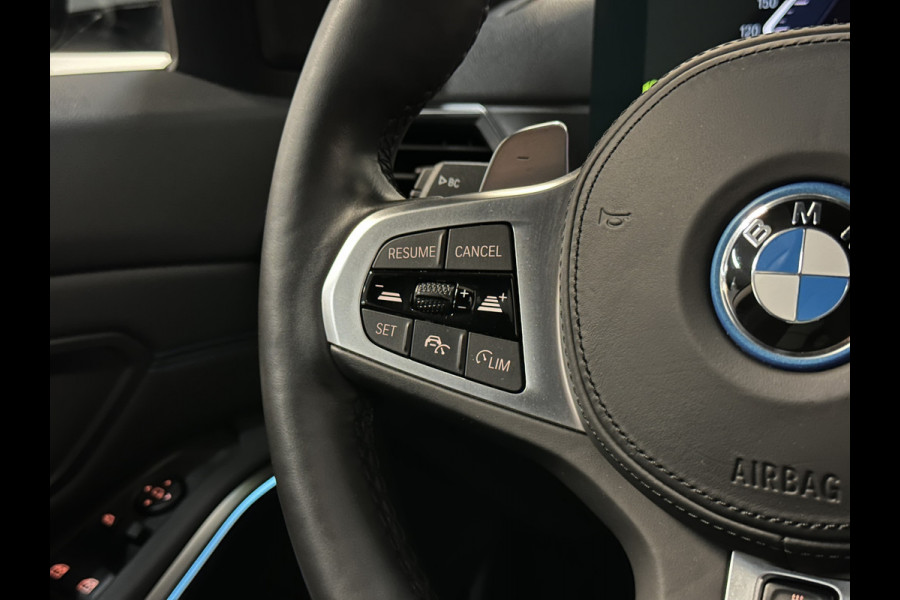 BMW 3 Serie Touring 330e 292pk M-Sport-Pro | Carbon | ACC | Stuurverw. | M50 jahre | M340 Bumper en uitlaat | E.TH 1500kg | Pano | Camera | Dab+ | Adaptieve Cruise Control | Ambiance | Lane & Side Assist  | Apple & Android Carplay | Fabrieksgarantie.