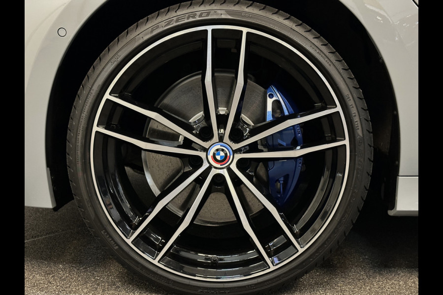 BMW 3 Serie Touring 330e 292pk M-Sport-Pro | Carbon | ACC | Stuurverw. | M50 jahre | M340 Bumper en uitlaat | E.TH 1500kg | Pano | Camera | Dab+ | Adaptieve Cruise Control | Ambiance | Lane & Side Assist  | Apple & Android Carplay | Fabrieksgarantie.