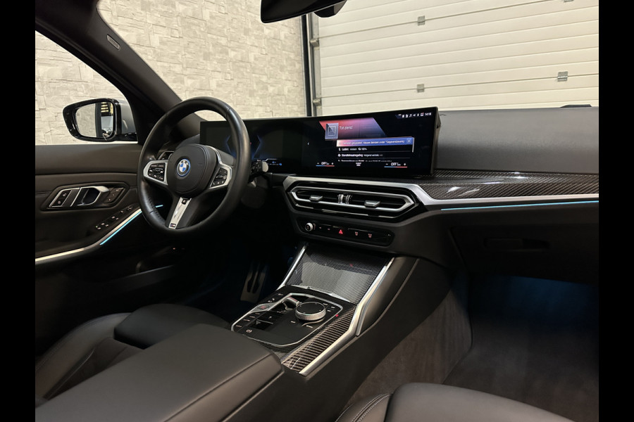 BMW 3 Serie Touring 330e 292pk M-Sport-Pro | Carbon | ACC | Stuurverw. | M50 jahre | M340 Bumper en uitlaat | E.TH 1500kg | Pano | Camera | Dab+ | Adaptieve Cruise Control | Ambiance | Lane & Side Assist  | Apple & Android Carplay | Fabrieksgarantie.