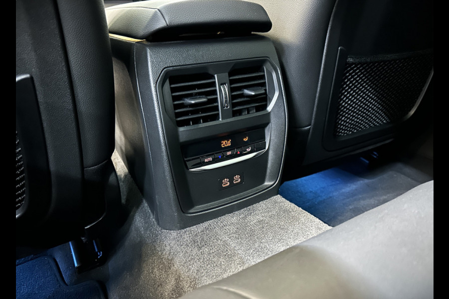BMW 3 Serie Touring 330e 292pk M-Sport-Pro | Carbon | ACC | Stuurverw. | M50 jahre | M340 Bumper en uitlaat | E.TH 1500kg | Pano | Camera | Dab+ | Adaptieve Cruise Control | Ambiance | Lane & Side Assist  | Apple & Android Carplay | Fabrieksgarantie.