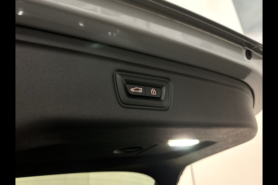 BMW 3 Serie Touring 330e 292pk M-Sport-Pro | Carbon | ACC | Stuurverw. | M50 jahre | M340 Bumper en uitlaat | E.TH 1500kg | Pano | Camera | Dab+ | Adaptieve Cruise Control | Ambiance | Lane & Side Assist  | Apple & Android Carplay | Fabrieksgarantie.