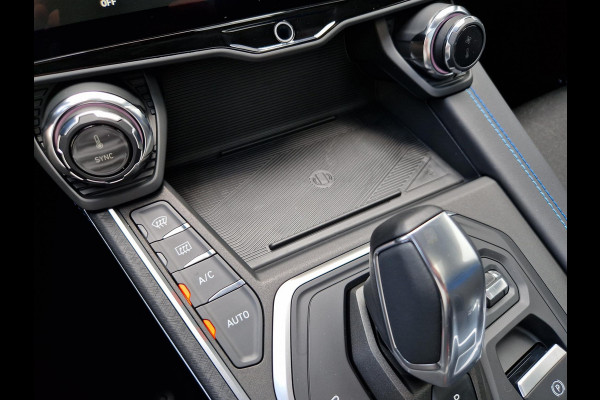 Lynk & Co 01 1.5 T Phev | 360 Camera | Pano | Infinity | Stoelverwarming | BSD |