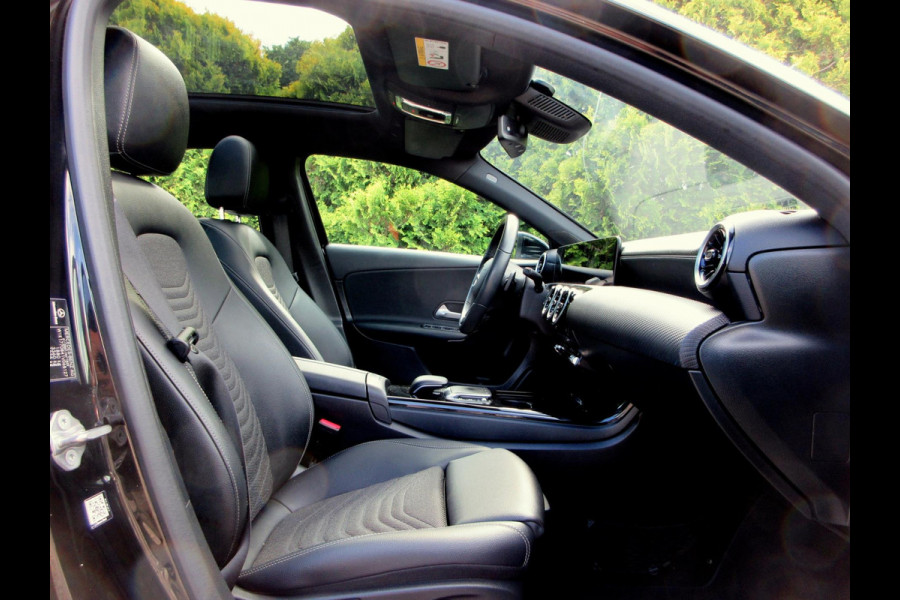 Mercedes-Benz A-Klasse 180 Automaat*Navi*Camera*Panoramadak*