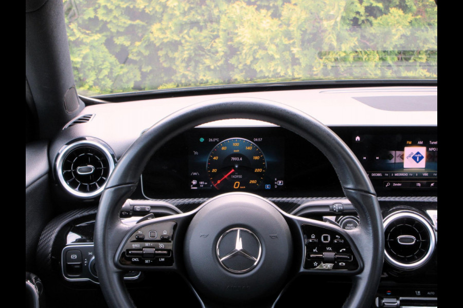 Mercedes-Benz A-Klasse 180 Automaat*Navi*Camera*Panoramadak*