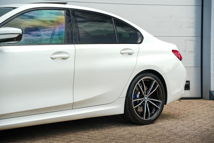 BMW 3-serie 320d High Executive Schuifdak ACC Harman Kardon Camera Leer M Pakket