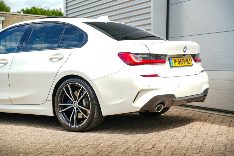 BMW 3-serie 320d High Executive Schuifdak ACC Harman Kardon Camera Leer M Pakket