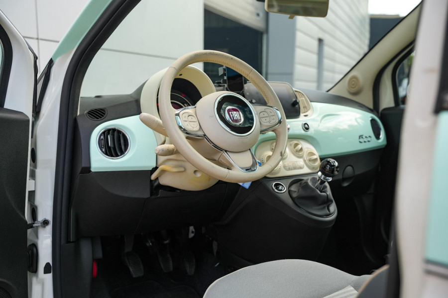 Fiat 500 0.9 TwinAir Turbo Collezione Panoramadak Airco Cruise Uconnect 16”LM Two Tone