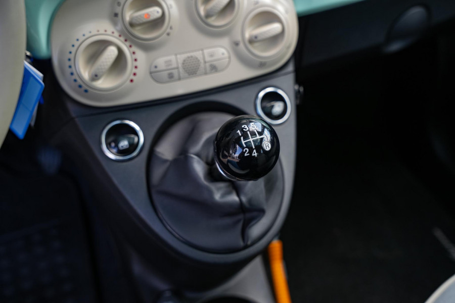 Fiat 500 0.9 TwinAir Turbo Collezione Panoramadak Airco Cruise Uconnect 16”LM Two Tone