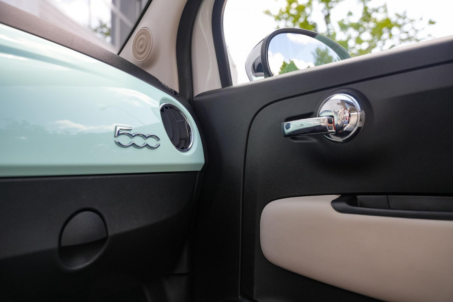 Fiat 500 0.9 TwinAir Turbo Collezione Panoramadak Airco Cruise Uconnect 16”LM Two Tone