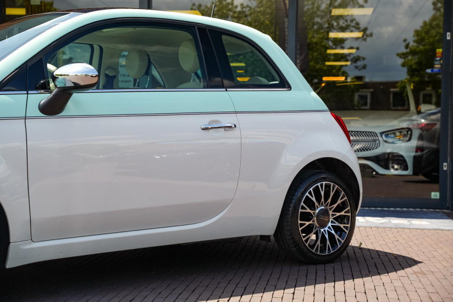 Fiat 500 0.9 TwinAir Turbo Collezione Panoramadak Airco Cruise Uconnect 16”LM Two Tone