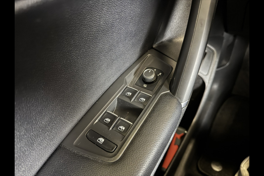Volkswagen Tiguan Allspace 1.5 TSI Comfortline Business 7p. AUTOMAAT | NAVIGATIE | LEER |