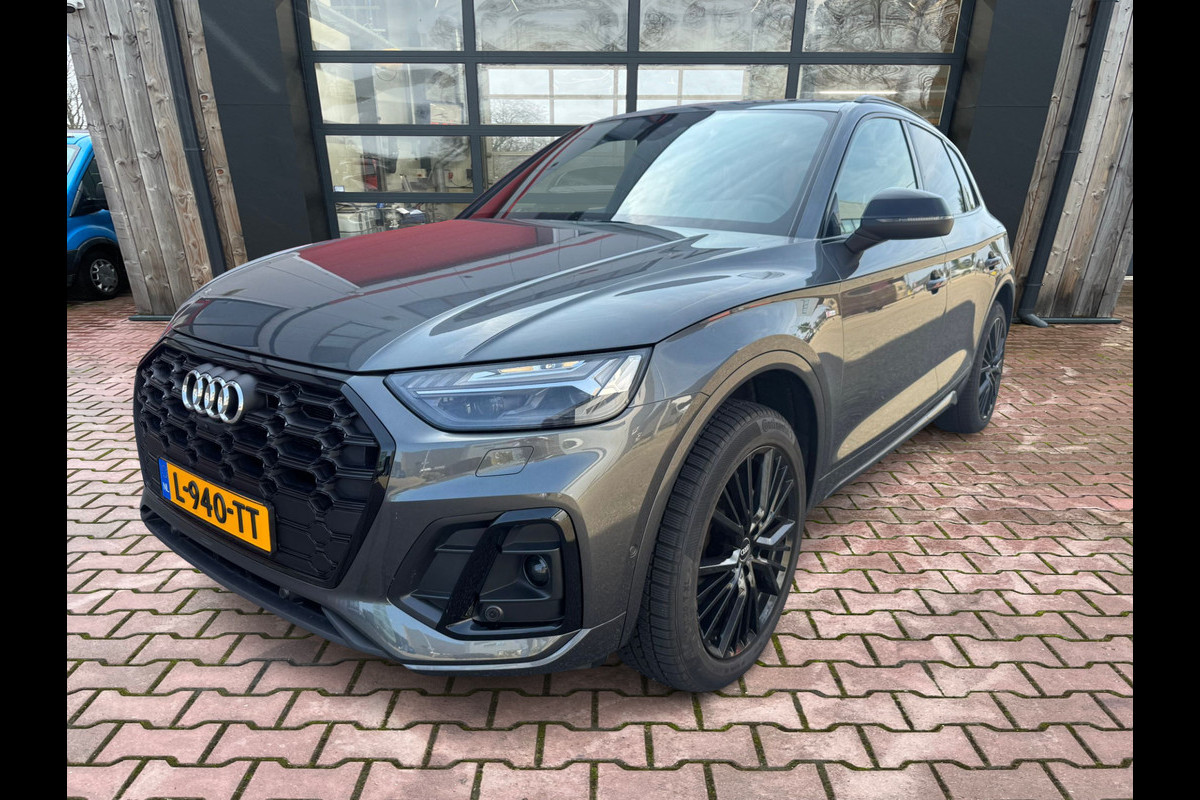 Audi Q5 50 TFSI e S edition quattro | Matrix | Leder | Virtual | Zwart optiek |Stoelverwarming voor & achter | Elek. klep | 360° camera | Audi Q5 50 TFSI e S edition quattro | Matrix | Leder | Virtual | Zwart optiek |Stoelverwarming voor & achter | Elek. klep | 360° camera |