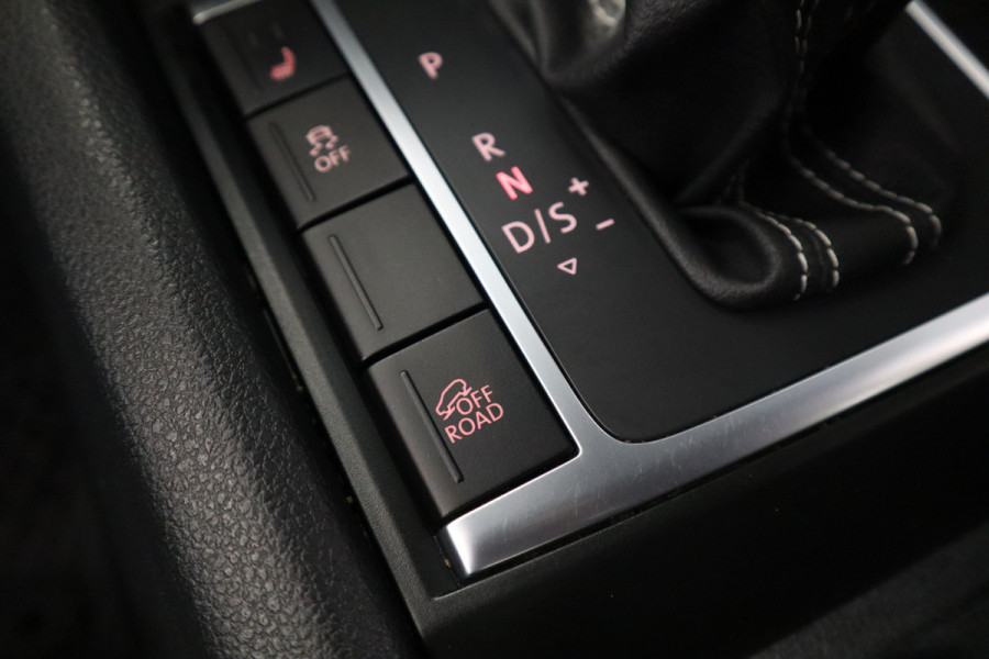 Volkswagen Amarok 3.0 TDI 4Motion DC Aventura 259pk Navigatie Stoelverwarming vol leer interieur trekhaak afdekbak 20LMV