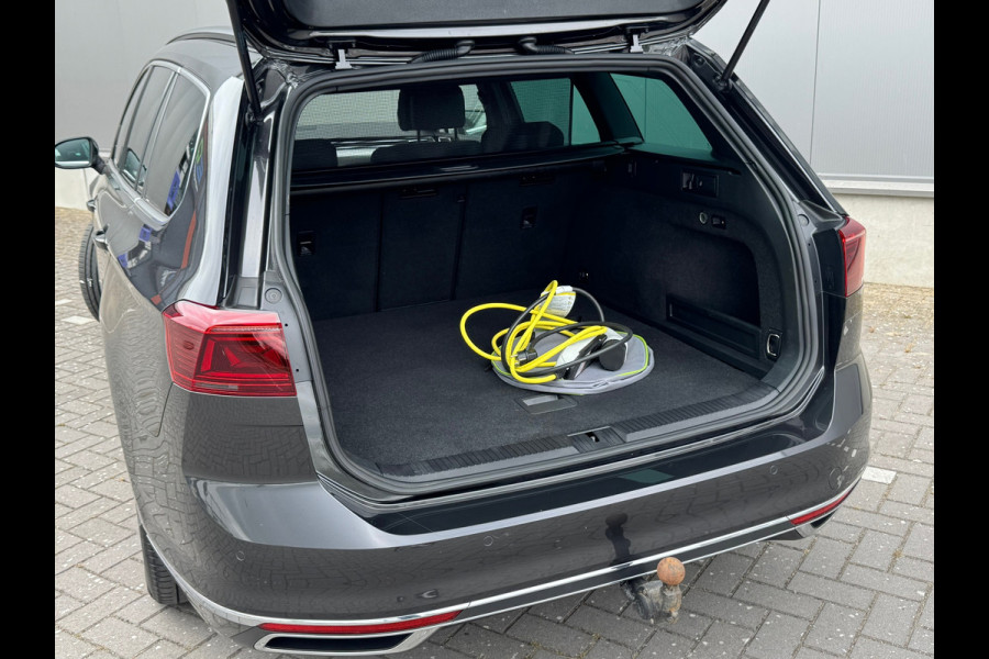 Volkswagen Passat Variant 1.4 TSI PHEV GTE * Sideassistent * Camera * Trekhaak *