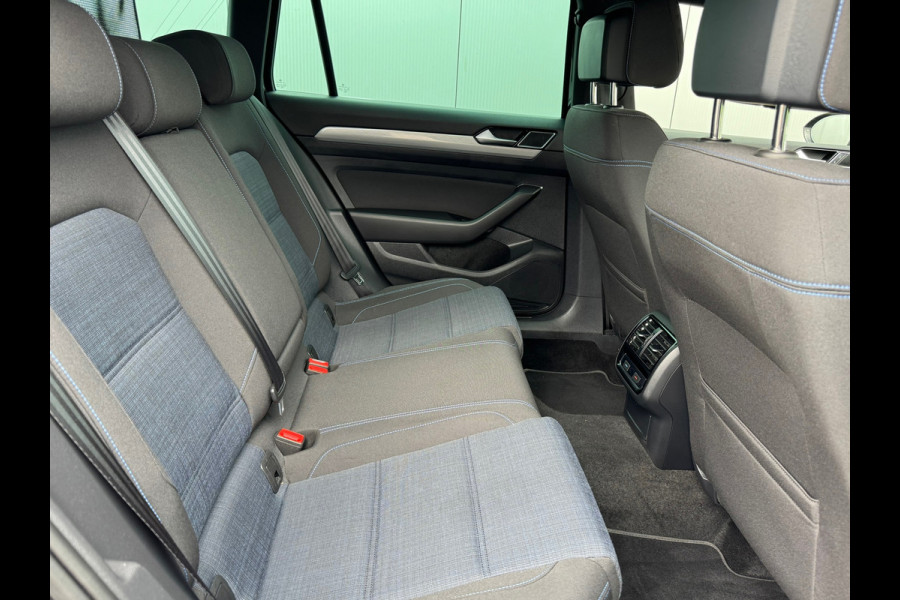 Volkswagen Passat Variant 1.4 TSI PHEV GTE * Sideassistent * Camera * Trekhaak *