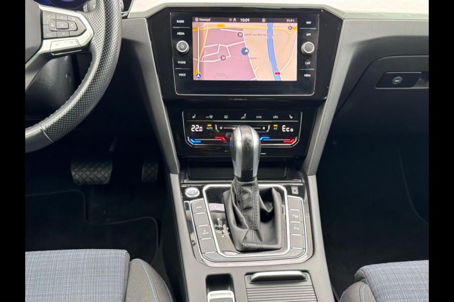 Volkswagen Passat Variant 1.4 TSI PHEV GTE * Sideassistent * Camera * Trekhaak *