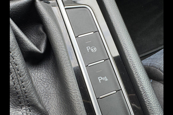 Volkswagen Passat Variant 1.4 TSI PHEV GTE * Sideassistent * Camera * Trekhaak *