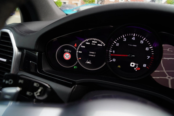 Porsche Cayenne 3.0 S | Panorama | Dealer onderhouden | 360 Camera | Stoelverkoeling | Sport onderstel | Bose Sound System | NAP