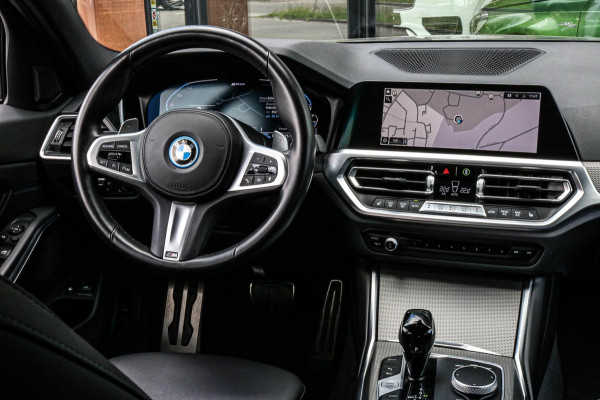 BMW 3 Serie Touring 330e - M-SPORT - CARPLAY - SFEERVERLICHTING