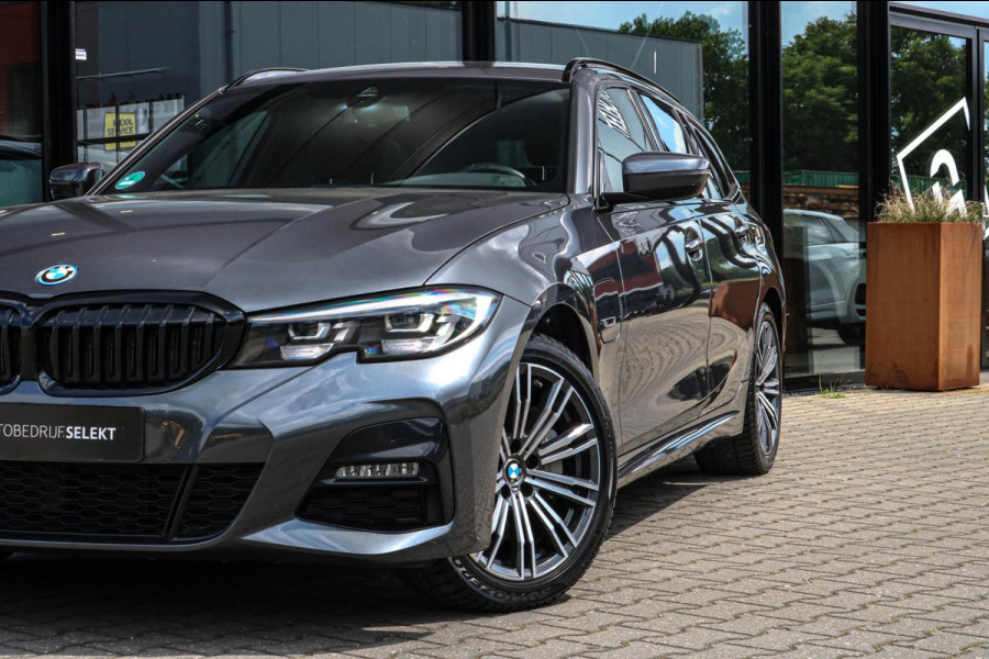 BMW 3 Serie Touring 330e - M-SPORT - CARPLAY - SFEERVERLICHTING