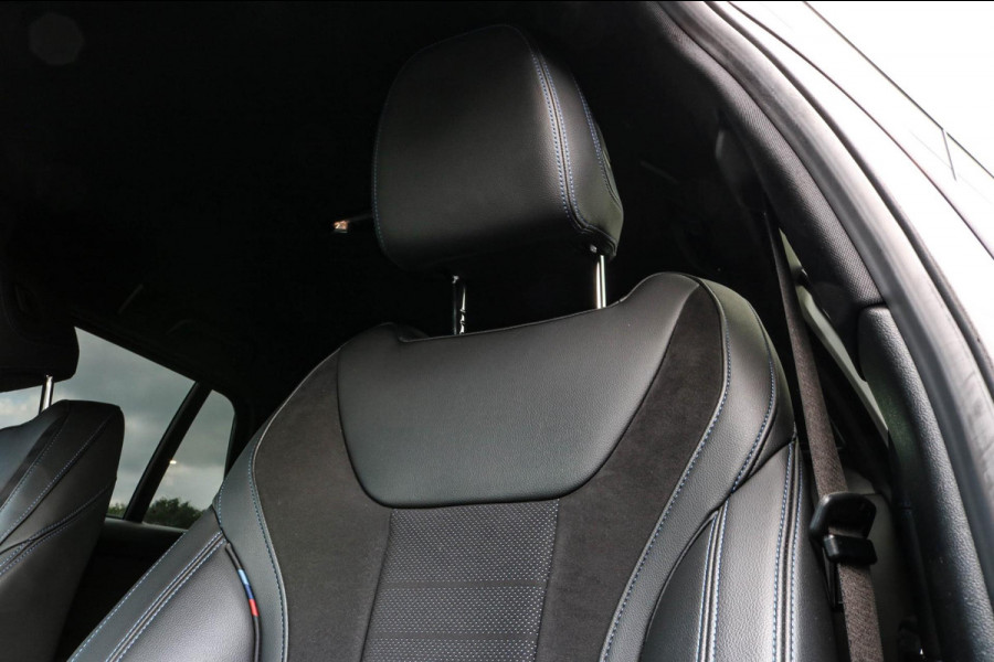 BMW 3 Serie Touring 330e - M-SPORT - CARPLAY - SFEERVERLICHTING