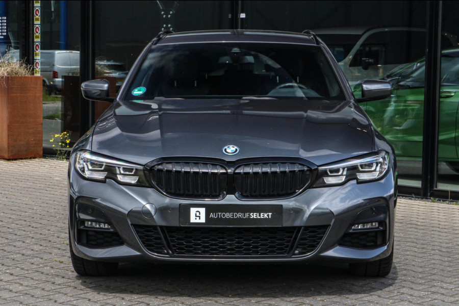 BMW 3 Serie Touring 330e - M-SPORT - CARPLAY - SFEERVERLICHTING