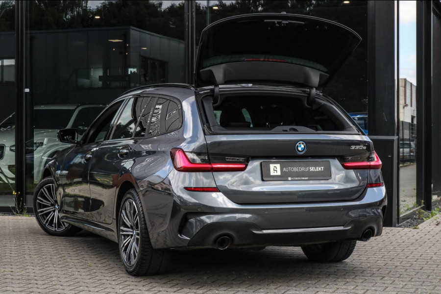 BMW 3 Serie Touring 330e - M-SPORT - CARPLAY - SFEERVERLICHTING