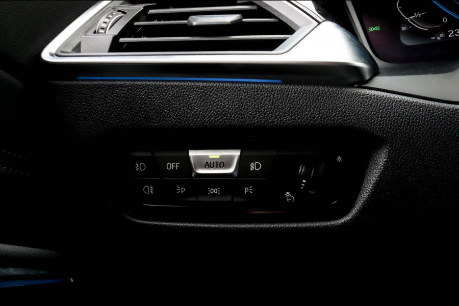 BMW 3 Serie Touring 330e - M-SPORT - CARPLAY - SFEERVERLICHTING