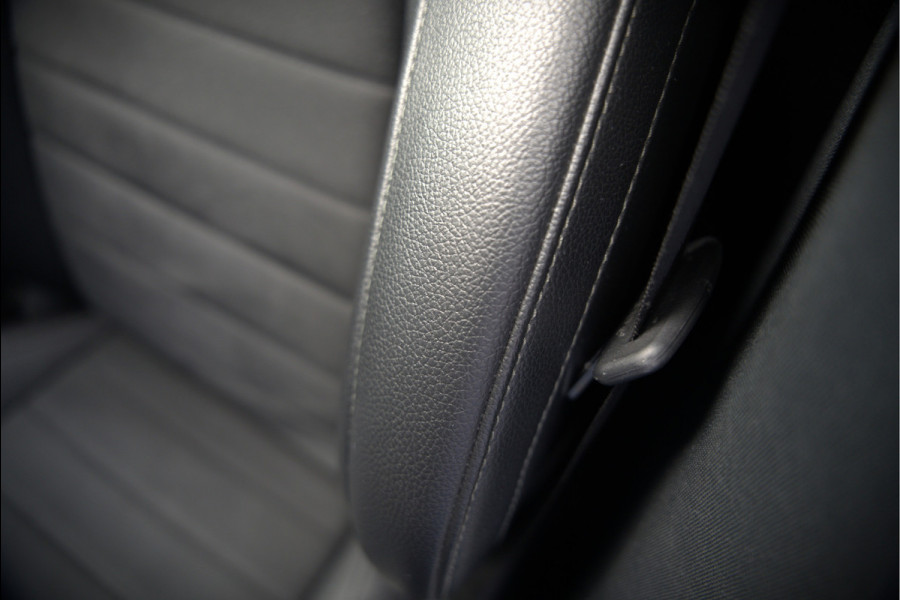 Mercedes-Benz GLE 350 D 4MATIC AMG Line | Grijs Kenteken | Marge | Adaptive Cruise Control | Stoelverwarming | Panoramadak | Trekhaak | Camera | Apple Carplay | Ambiance Verlichting | Leder | Keyless