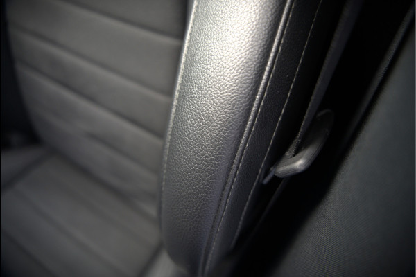 Mercedes-Benz GLE 350 D 4MATIC AMG Line | Grijs Kenteken | Marge | Adaptive Cruise Control | Stoelverwarming | Panoramadak | Trekhaak | Camera | Apple Carplay | Ambiance Verlichting | Leder | Keyless