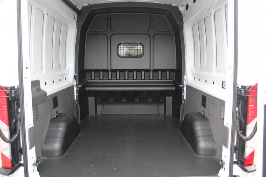 Ford Transit 350 2.0 TDCI 165pk L3H2 Dubbel Cabine Trend 6 zits - Carplay - Trekhaak - Camera - 2800kg Trekgewicht - Rijklaar