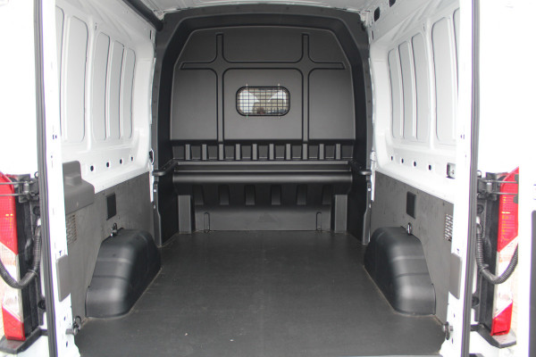 Ford Transit 350 2.0 TDCI 165pk L3H2 Dubbel Cabine Trend 6 zits - Carplay - Trekhaak - Camera - 2800kg Trekgewicht - Rijklaar