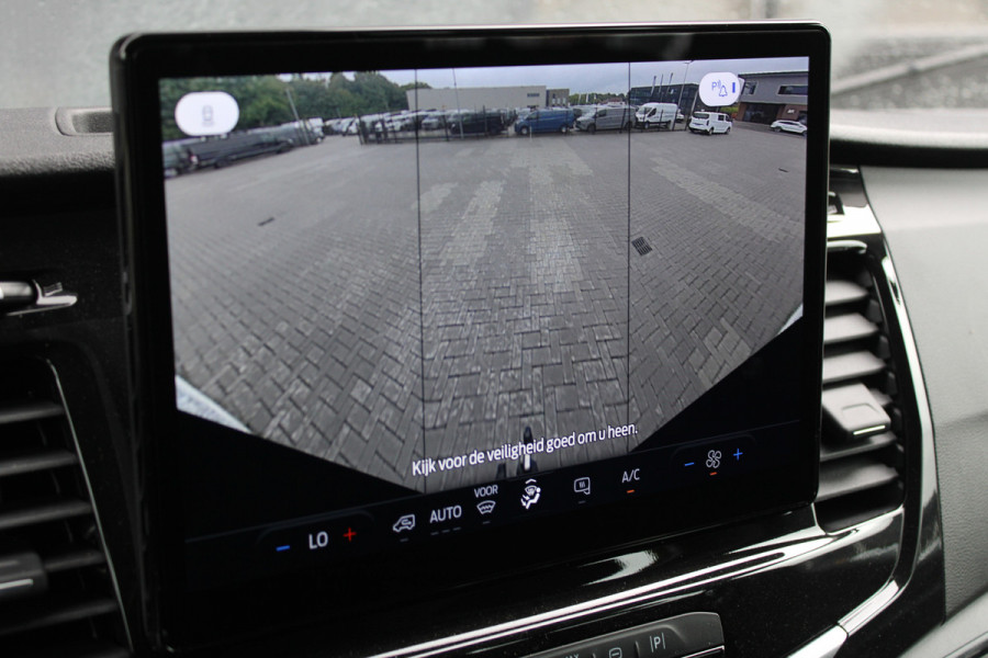 Ford Transit 350 2.0 TDCI 165pk L3H2 Dubbel Cabine Trend 6 zits - Carplay - Trekhaak - Camera - 2800kg Trekgewicht - Rijklaar