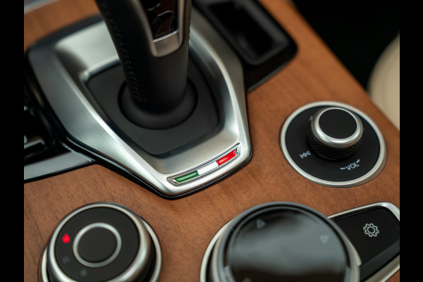Alfa Romeo Stelvio 2.0T AWD Veloce | Pano-dak | CarPlay | Adapt. cruise | NL-auto | Verde Visconti