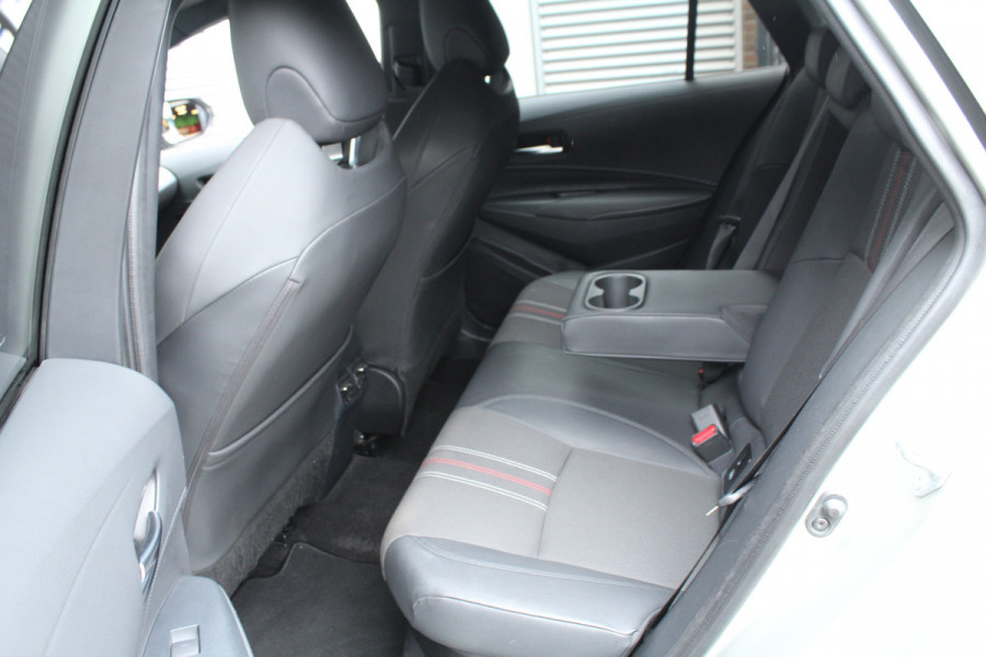 Toyota Corolla Touring Sports 2.0 Hybrid 184pk GR-Sport NL-Auto NAP 10 Jaar Garantie Clima Cruise  Carplay Camera Keyless 17"LMV Afn. Trekhaak