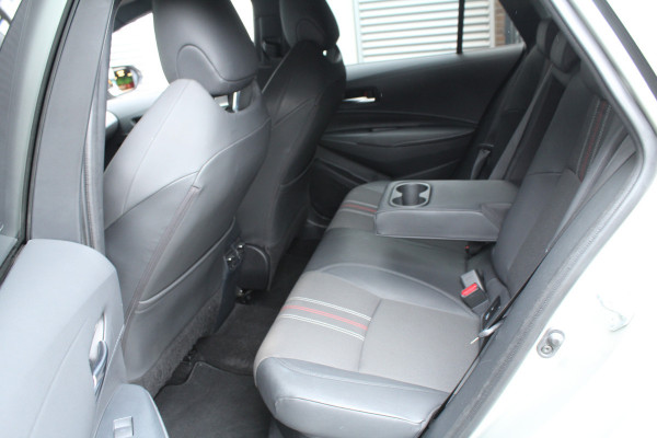 Toyota Corolla Touring Sports 2.0 Hybrid 184pk GR-Sport NL-Auto NAP 10 Jaar Garantie Clima Cruise  Carplay Camera Keyless 17"LMV Afn. Trekhaak