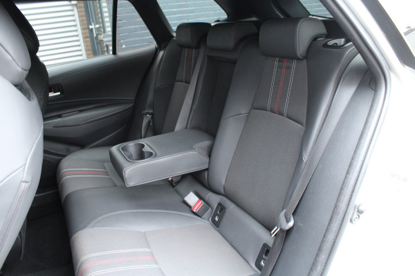 Toyota Corolla Touring Sports 2.0 Hybrid 184pk GR-Sport NL-Auto NAP 10 Jaar Garantie Clima Cruise  Carplay Camera Keyless 17"LMV Afn. Trekhaak