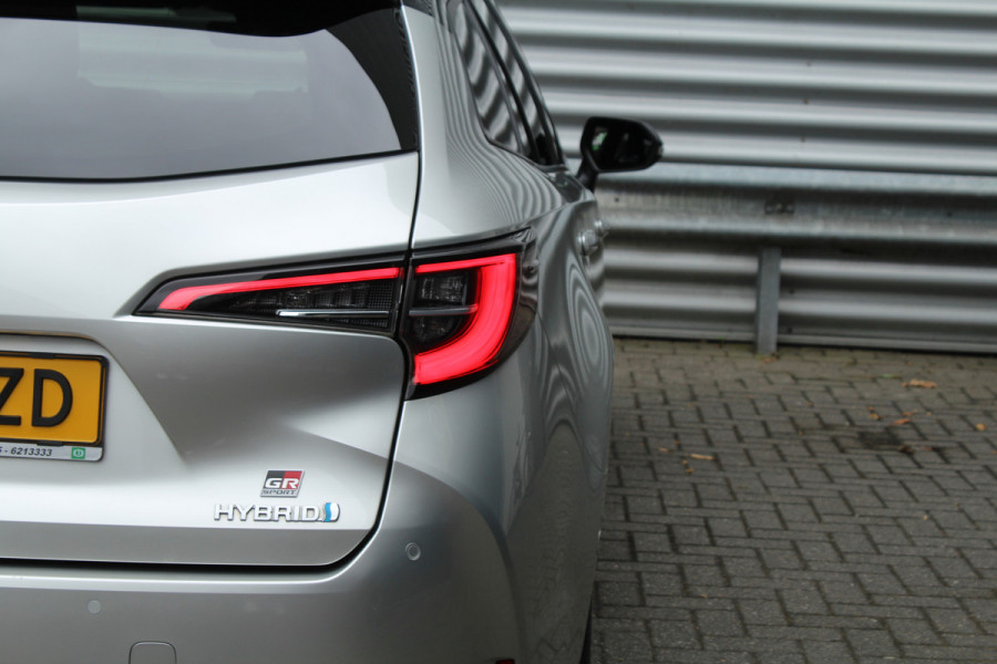 Toyota Corolla Touring Sports 2.0 Hybrid 184pk GR-Sport NL-Auto NAP 10 Jaar Garantie Clima Cruise  Carplay Camera Keyless 17"LMV Afn. Trekhaak
