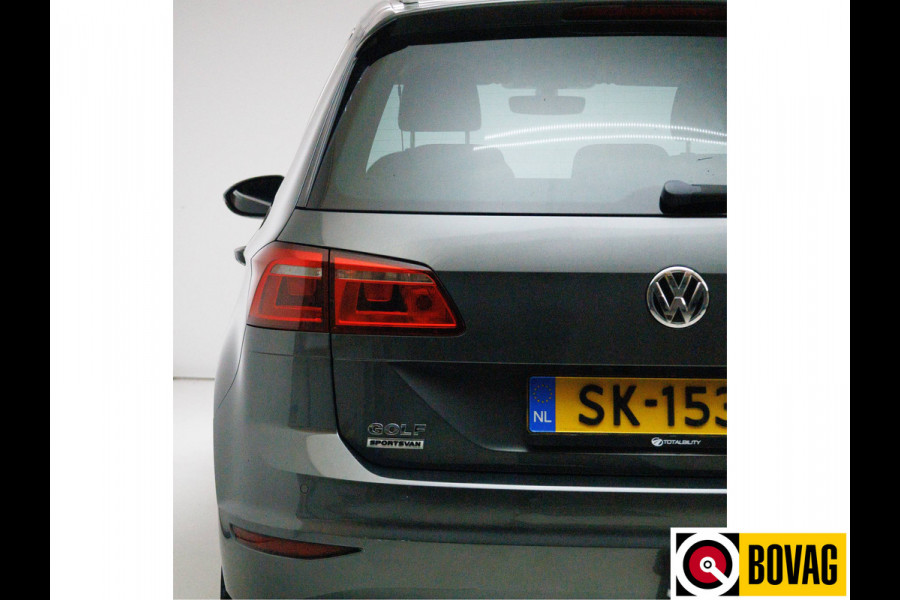 Volkswagen Golf Sportsvan 1.4 TSI Highline 150 PK Automaat | Adap. Cruise | Navigatie | Parkeersensoren V+A | Stoelverwarming Trekhaak afneembaar, Ergo comfortstoel met massage, All season banden