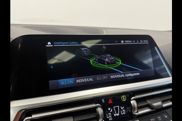 BMW 3-serie 330e eDrive Edition ACC Head-Up Harman Kardon Schuif/Kanteldak