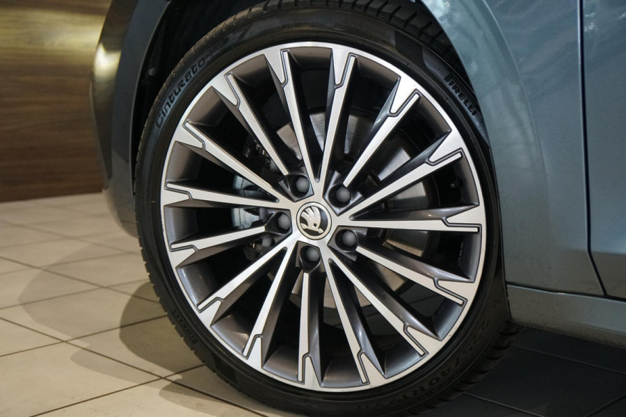 Škoda Octavia Combi 1.4 TSI iV PHEV Business Edition Plus + DODEHOEKDETECTIE / CAMERA / STOEL & STUURWIELVERWARMING