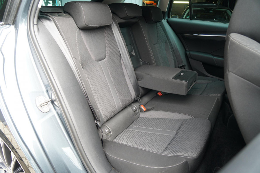 Škoda Octavia Combi 1.4 TSI iV PHEV Business Edition Plus + DODEHOEKDETECTIE / CAMERA / STOEL & STUURWIELVERWARMING
