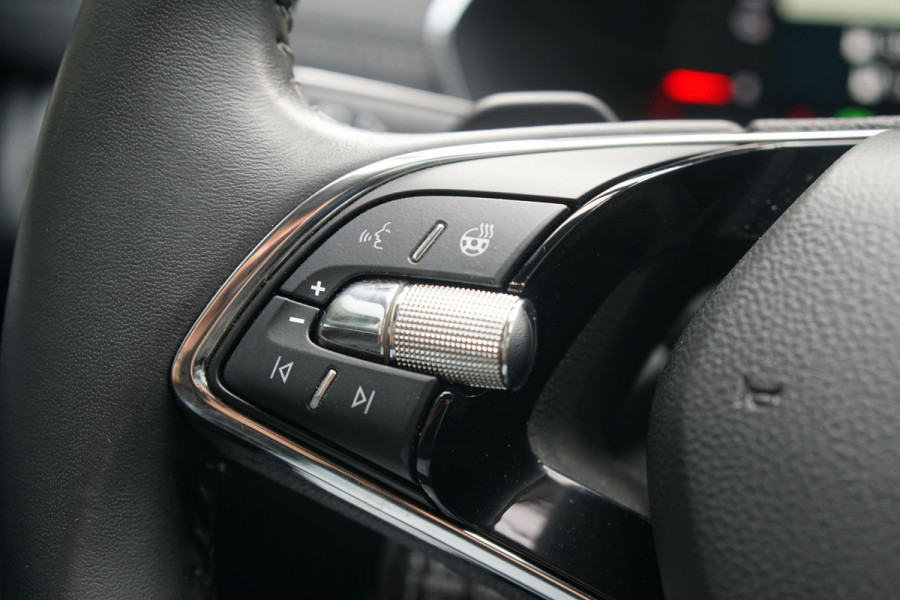 Škoda Octavia Combi 1.4 TSI iV PHEV Business Edition Plus + DODEHOEKDETECTIE / CAMERA / STOEL & STUURWIELVERWARMING