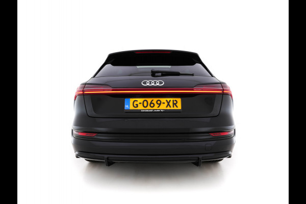 Audi e-tron 50 Quattro S-Line Launch-Edition-Black 71 kWh (INCL-BTW) *PANO | LEATHER-MICROFIBRE | DIGI-COCKPIT | FULL-LED | MEMORY-PACK | ADAPTIVE-CRUISE | HEATED-SPORTSEATS | NAVI-FULLMAP | KEYLESS | SHIFT-PADDLES | 20"ALU*