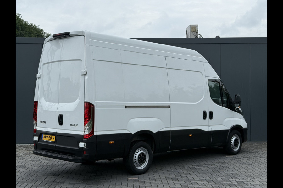Iveco Daily 35S14 136 PK HI-MATIC AUTOMAAT / L2H3 / 1e EIG. / CRUISE / ECC / CAMERA / OPRIJPLANK / NAVI / 3-ZITS / 3500 KG AHG