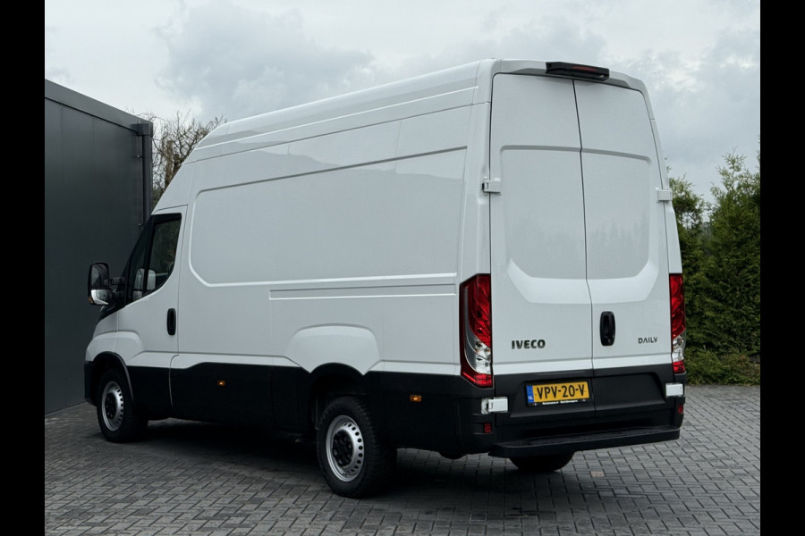 Iveco Daily 35S14 136 PK HI-MATIC AUTOMAAT / L2H3 / 1e EIG. / CRUISE / ECC / CAMERA / OPRIJPLANK / NAVI / 3-ZITS / 3500 KG AHG