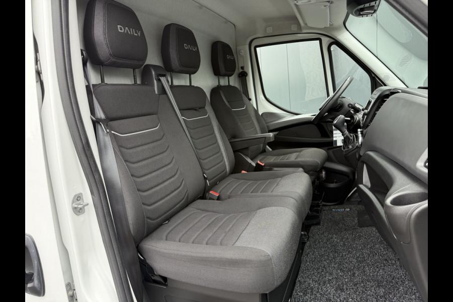 Iveco Daily 35S14 136 PK HI-MATIC AUTOMAAT / L2H3 / 1e EIG. / CRUISE / ECC / CAMERA / OPRIJPLANK / NAVI / 3-ZITS / 3500 KG AHG