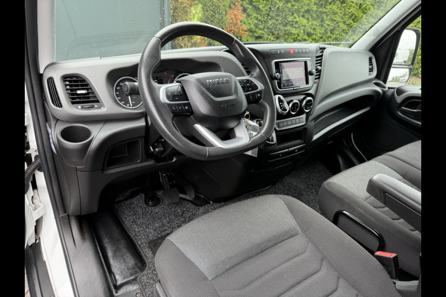 Iveco Daily 35S14 136 PK HI-MATIC AUTOMAAT / L2H3 / 1e EIG. / CRUISE / ECC / CAMERA / OPRIJPLANK / NAVI / 3-ZITS / 3500 KG AHG