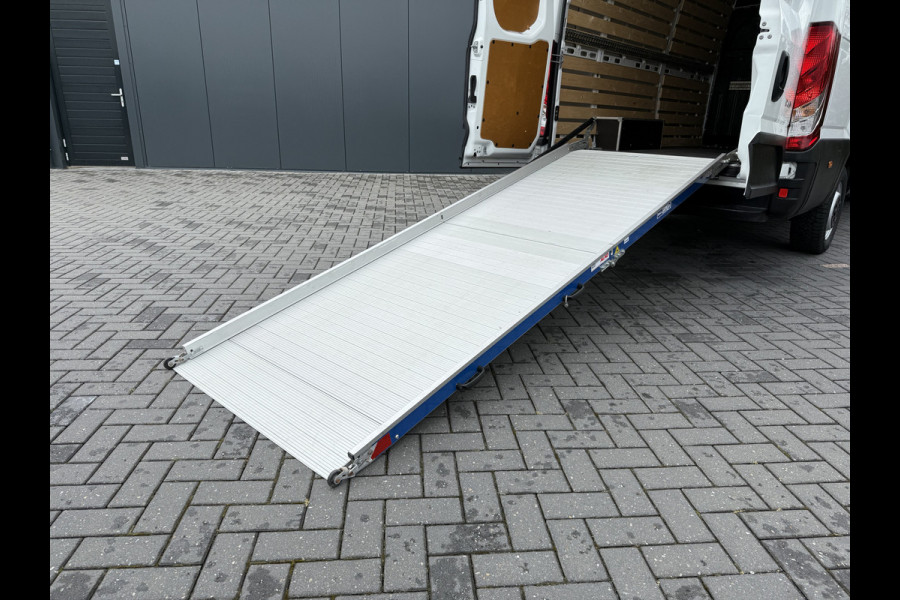 Iveco Daily 35S14 136 PK HI-MATIC AUTOMAAT / L2H3 / 1e EIG. / CRUISE / ECC / CAMERA / OPRIJPLANK / NAVI / 3-ZITS / 3500 KG AHG